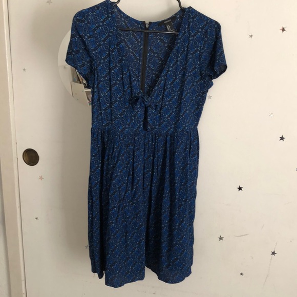 Cute black and blue Forever 21 midi dress 👗 - Picture 3 of 5